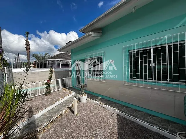 Casa com 200m² 3 quartos e 2 banheiros, à venda, no bairro Madri em Palhoça