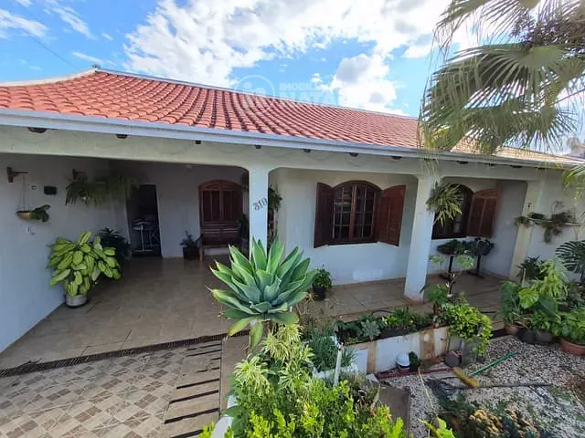 Casa 3 quartos e 2 banheiros, à venda, no bairro Armindo Guazzi em Londrina
