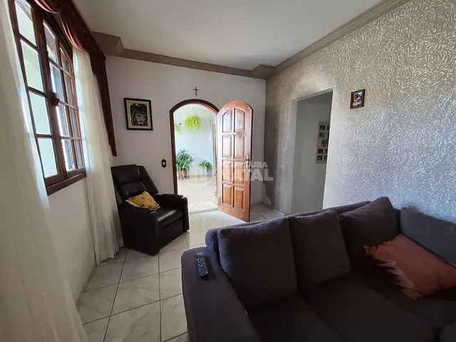 Casa 3 quartos e 2 banheiros, à venda, no bairro Armindo Guazzi em Londrina