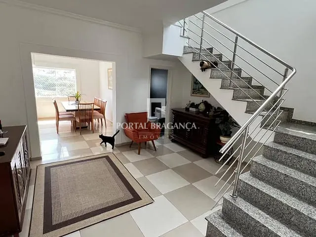 Casa com 300m² 3 quartos e 5 banheiros, à venda, no bairro Jardim Primavera em Bragança Paulista
