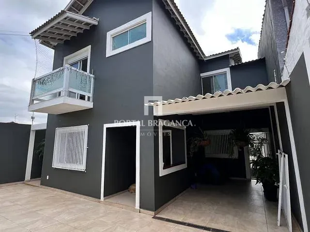 Casa com 300m² 3 quartos e 5 banheiros, à venda, no bairro Jardim Primavera em Bragança Paulista