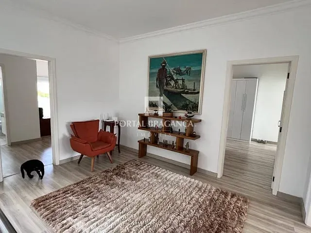 Casa com 300m² 3 quartos e 5 banheiros, à venda, no bairro Jardim Primavera em Bragança Paulista
