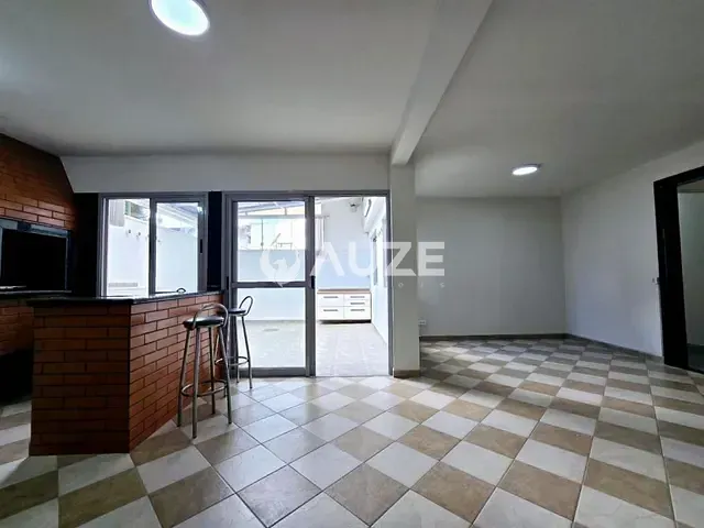 Casa com 220m² 5 quartos e 3 banheiros, à venda, no bairro Xaxim em Curitiba