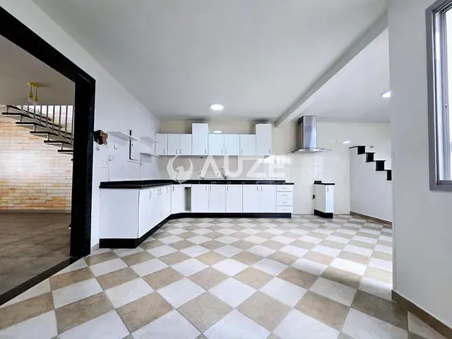 Casa com 220m² 5 quartos e 3 banheiros, à venda, no bairro Xaxim em Curitiba