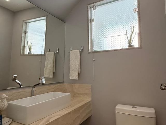 Casa 3 quartos e 3 banheiros, à venda, no bairro Colinas em Rio das Ostras