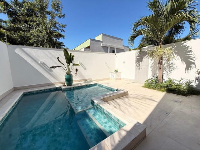 Casa 3 quartos e 3 banheiros, à venda, no bairro Colinas em Rio das Ostras