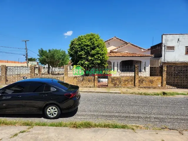 Casa com 992m², à venda ou para alugar, no bairro Centro em Teresina