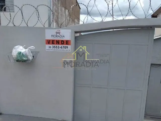 Casa com 250m² 2 quartos e 1 banheiro, à venda, no bairro Colméia I em Guaxupé