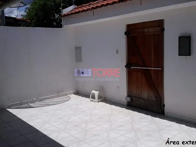 Casa com 160m² 4 quartos e 3 banheiros, à venda, no bairro Hernani Sá em Ilhéus