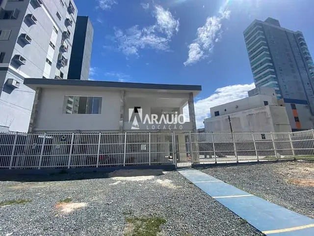 Casa com 1459m² 7 quartos e 6 banheiros, para alugar, no bairro Centro em Itajaí