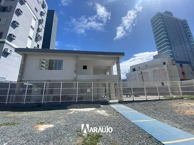 Casa com 1459m² 7 quartos e 6 banheiros, para alugar, no bairro Centro em Itajaí