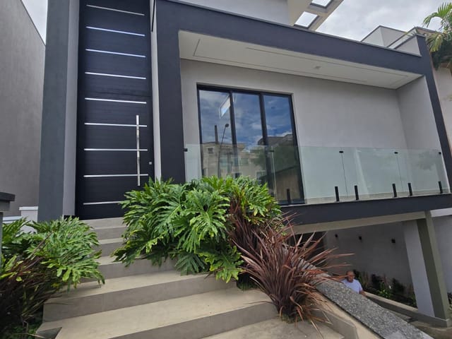 Casa 3 quartos e 5 banheiros, à venda ou para alugar, no bairro Mogi Moderno em Mogi das Cruzes