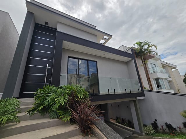 Casa 3 quartos e 5 banheiros, à venda ou para alugar, no bairro Mogi Moderno em Mogi das Cruzes