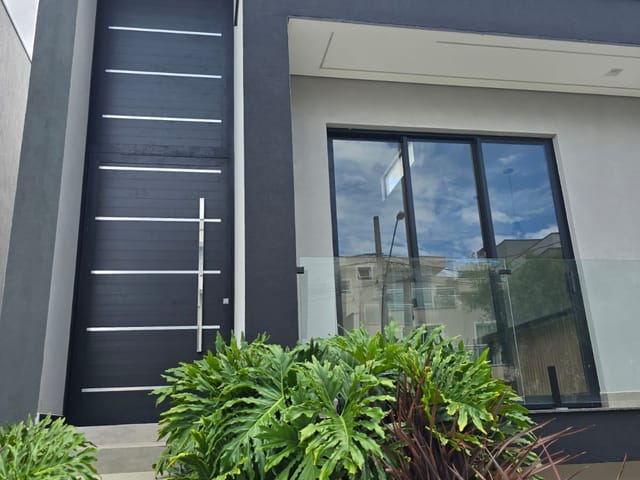 Casa 3 quartos e 5 banheiros, à venda ou para alugar, no bairro Mogi Moderno em Mogi das Cruzes