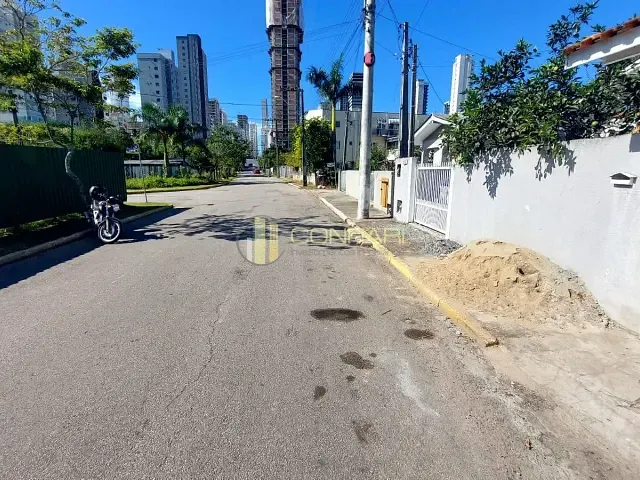 Casa 2 quartos e 1 banheiro, para alugar, no bairro meia praia em Itapema