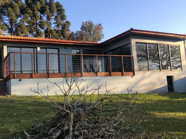 Casa com 1000m² 3 quartos e 3 banheiros, à venda, no bairro Itaiacoca em Ponta Grossa