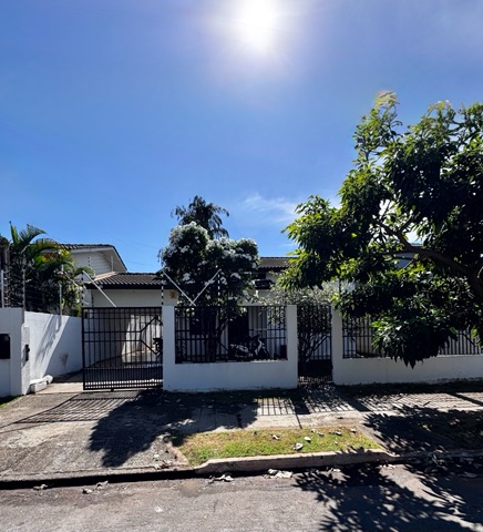 Casa com 370m² 3 quartos e 3 banheiros, à venda, no bairro Residencial das Acácias em Nova Mutum