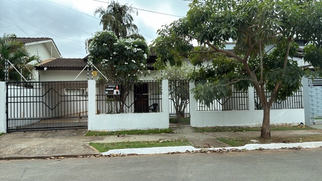 Casa com 370m² 3 quartos e 3 banheiros, à venda, no bairro Residencial das Acácias em Nova Mutum