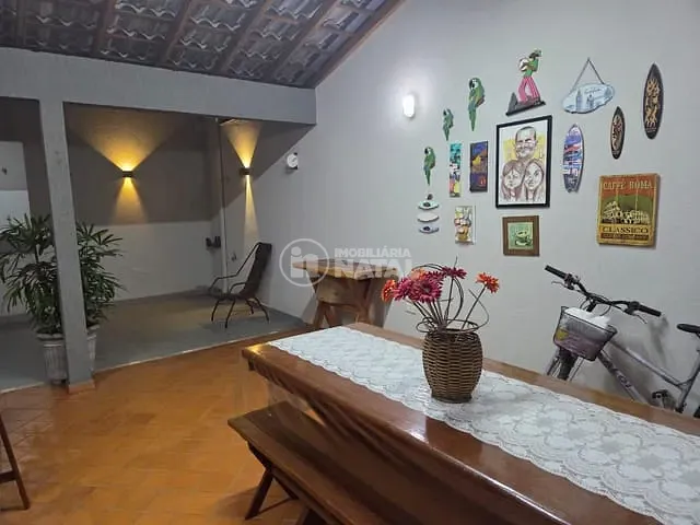 Casa com 180m² 3 quartos e 3 banheiros, à venda, no bairro Jardim Burle Marx em Londrina