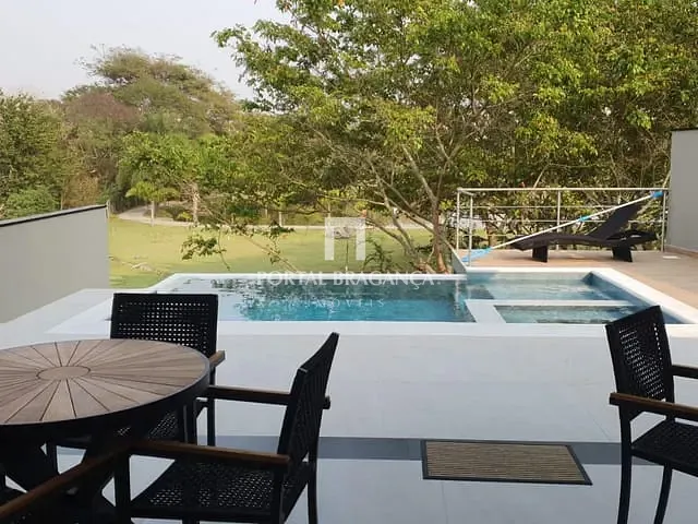 Casa com 420m² 3 quartos e 6 banheiros, à venda, no bairro Condomínio Vale das Águas em Bragança Paulista