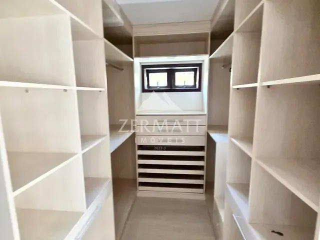 Casa com 1110m² 4 quartos e 6 banheiros, para alugar, no bairro Escola Agrícola em Blumenau