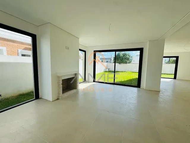 Casa com 290m² 3 quartos e 5 banheiros, à venda ou para alugar, no bairro Laranjal em Pelotas