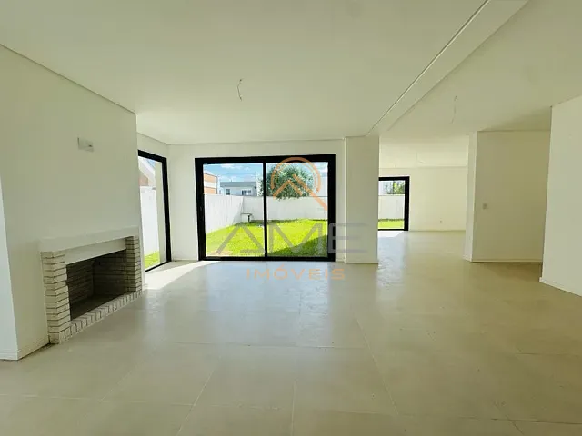 Casa com 290m² 3 quartos e 5 banheiros, à venda ou para alugar, no bairro Laranjal em Pelotas
