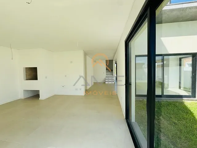 Casa com 290m² 3 quartos e 5 banheiros, à venda ou para alugar, no bairro Laranjal em Pelotas