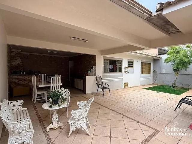 Casa com 300m² 4 quartos e 3 banheiros, à venda, no bairro Jardim dos Pássaros em Maringá