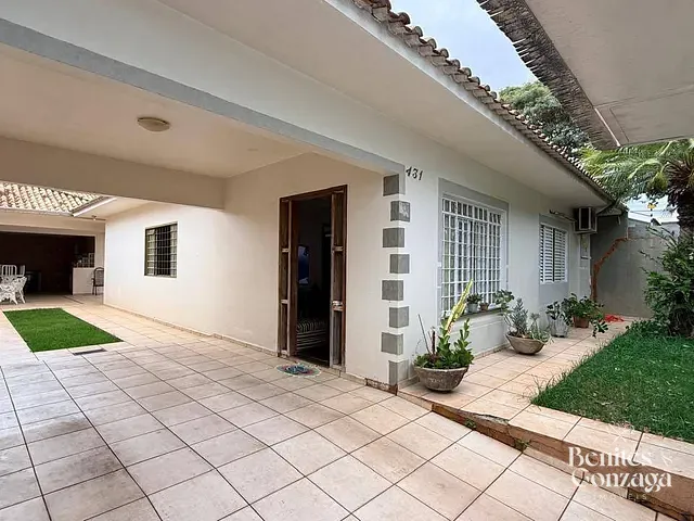 Casa com 300m² 4 quartos e 3 banheiros, à venda, no bairro Jardim dos Pássaros em Maringá
