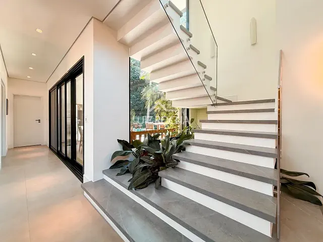 Casa com 524m² 4 quartos e 4 banheiros, à venda, no bairro Bosque do Vianna em Cotia