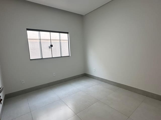 Casa com 180m² 3 quartos e 1 banheiro, à venda, no bairro Residencial Paris em Sinop