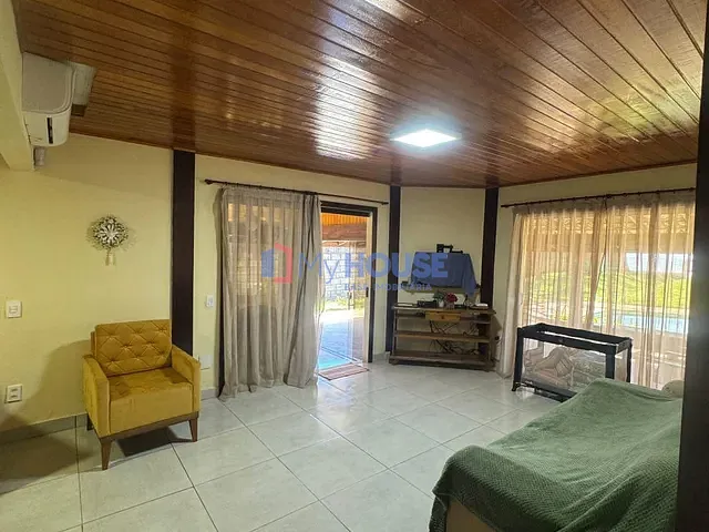 Casa 4 quartos e 4 banheiros, à venda, no bairro Olivença em Ilhéus