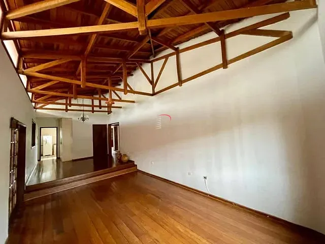 Casa com 275m² 3 quartos e 3 banheiros, à venda, no bairro San Remo em Londrina