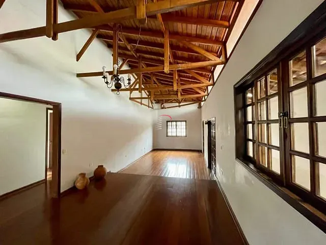 Casa com 275m² 3 quartos e 3 banheiros, à venda, no bairro San Remo em Londrina