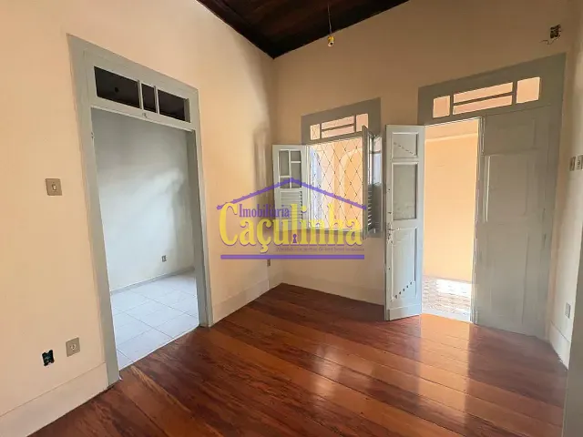 Casa com 1200m², à venda, no bairro Centro em Barra do Piraí