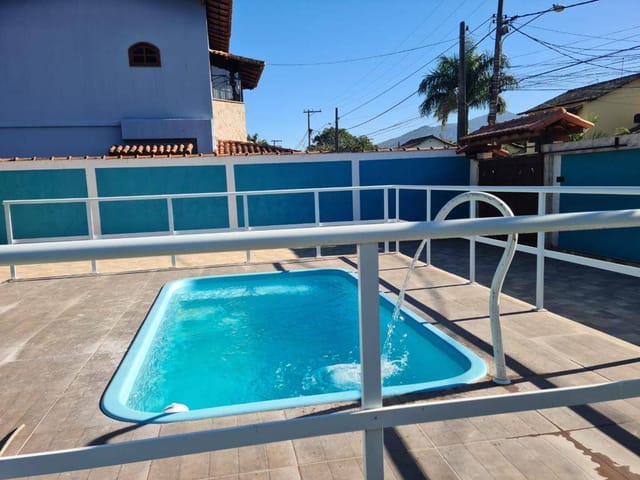 Casa 4 quartos e 2 banheiros, para alugar, no bairro Serramar em Rio das Ostras