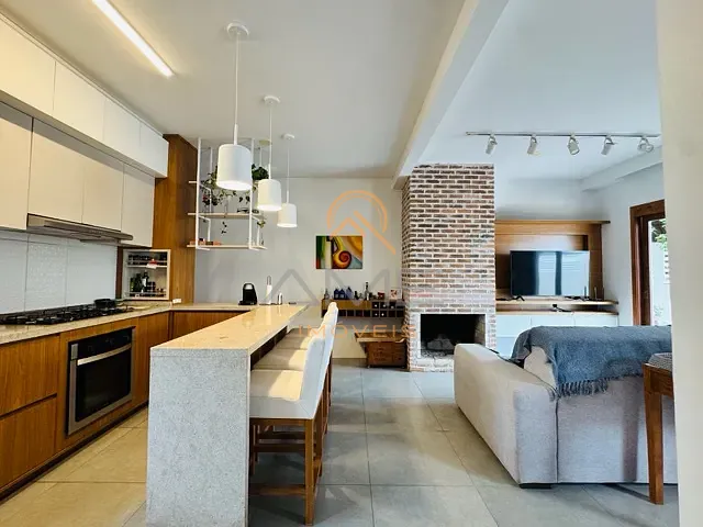 Casa 3 quartos e 2 banheiros, à venda, no bairro Laranjal em Pelotas