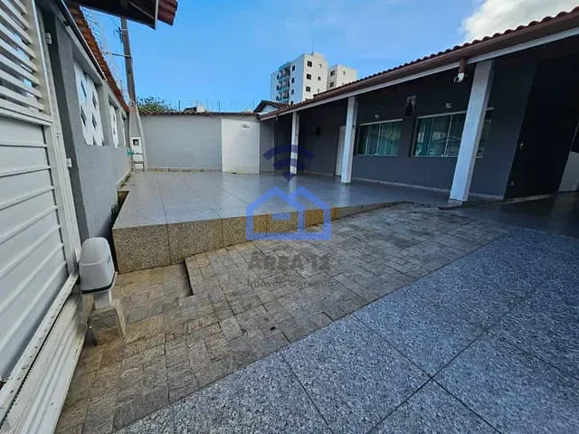 Casa com 360m² 4 quartos e 3 banheiros, à venda, no bairro Martim de Sá em Caraguatatuba