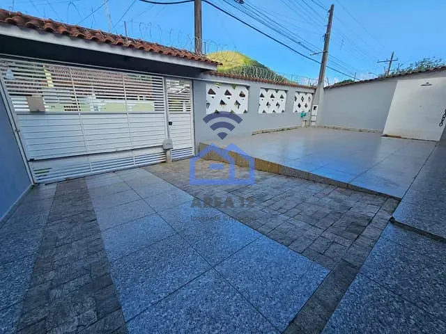 Casa com 360m² 4 quartos e 3 banheiros, à venda, no bairro Martim de Sá em Caraguatatuba
