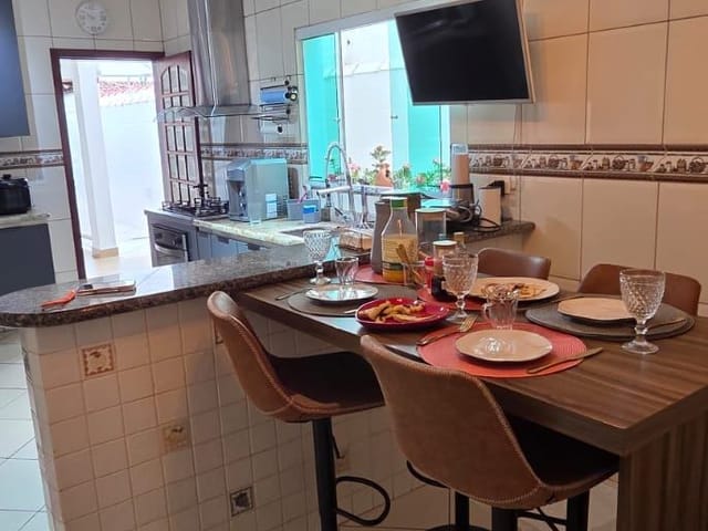Casa 3 quartos e 4 banheiros, à venda, no bairro Vila Suissa em Mogi das Cruzes