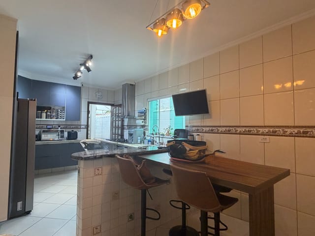 Casa 3 quartos e 4 banheiros, à venda, no bairro Vila Suissa em Mogi das Cruzes