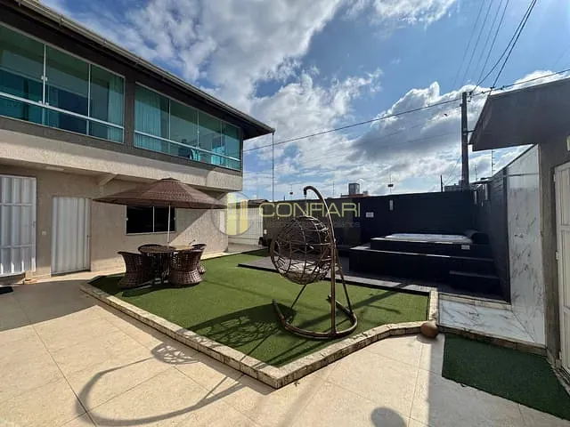Casa com 550m² 4 quartos e 5 banheiros, à venda, no bairro Meia Praia em Navegantes