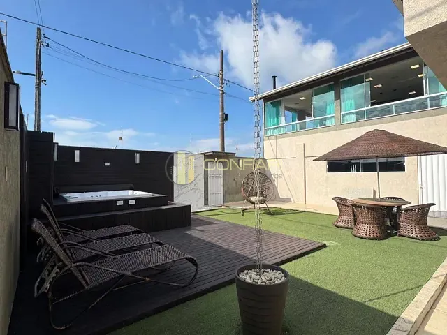 Casa com 550m² 4 quartos e 5 banheiros, à venda, no bairro Meia Praia em Navegantes
