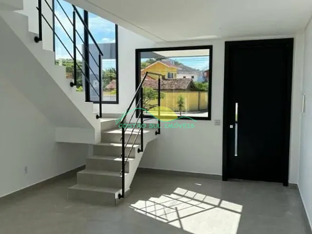 Casa 3 quartos e 3 banheiros, à venda, no bairro Campeche em Florianópolis