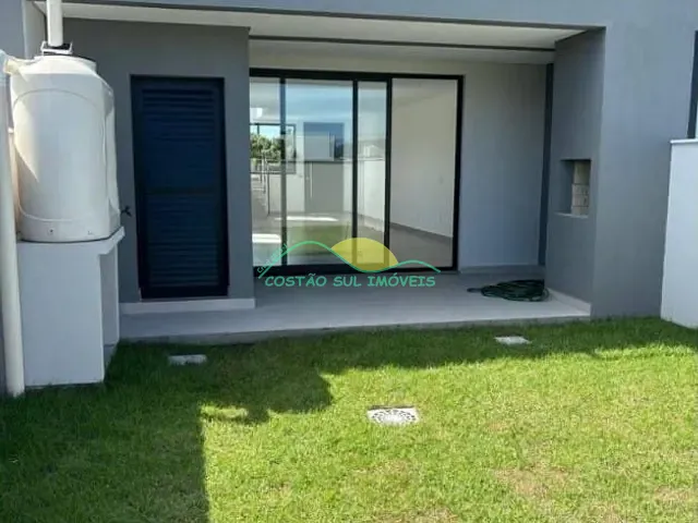 Casa 3 quartos e 3 banheiros, à venda, no bairro Campeche em Florianópolis