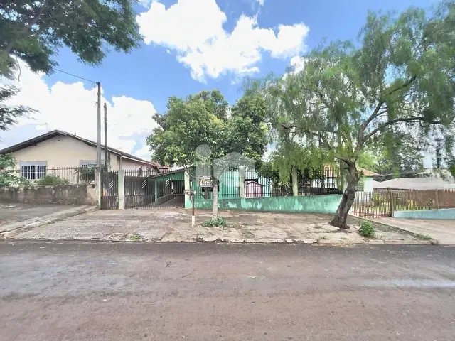 Casa com 300m² 3 quartos e 2 banheiros, à venda, no bairro Jardim Bandeirantes em Rolândia
