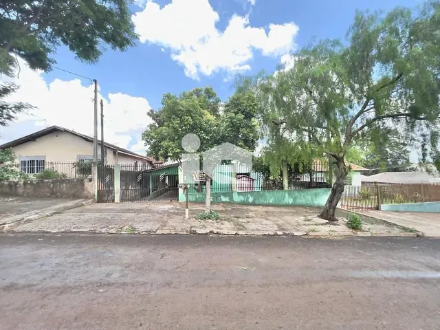 Casa com 300m² 3 quartos e 2 banheiros, à venda, no bairro Jardim Bandeirantes em Rolândia