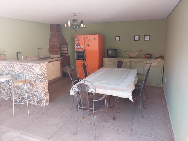 Casa com 320m² 3 quartos e 2 banheiros, à venda, no bairro Iate Clube de Americana em Americana