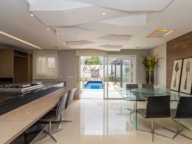 Casa com 750m² 5 quartos e 8 banheiros, à venda, no bairro Jardim Social em Curitiba